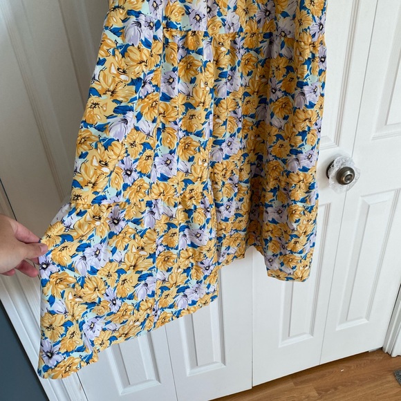 3/$30 ✨ Floral Tiered Dress - Picture 2 of 4
